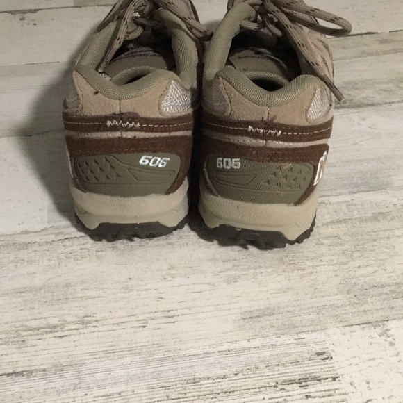 New Balance 606 woman’s brown/tan/blue lace up sneakers size 8B - Picture 3 of 7